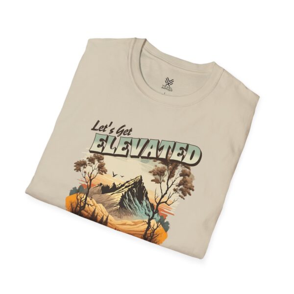 Adventure Awaits T-Shirt For Travellers - Image 8